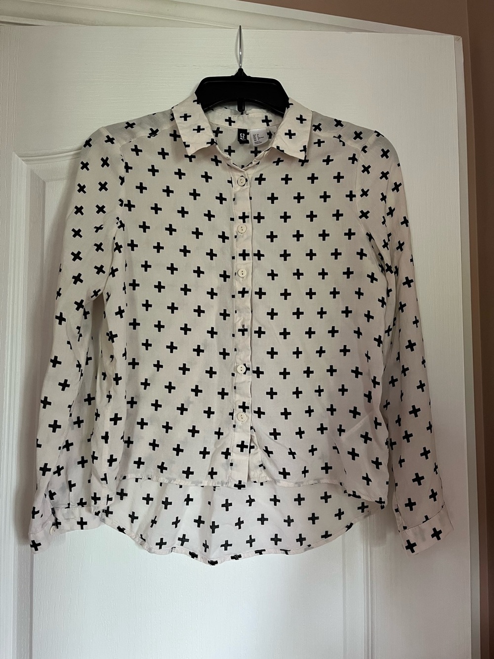 H&M - Divided White Button-Down Shirt with Black Plus Print